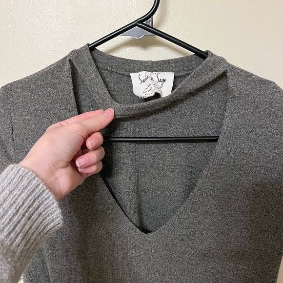 Sadie & Sage Deep V Neck Grey Short Sleeve Peek-a-Boo T-Shirt - Picture 4 of 4